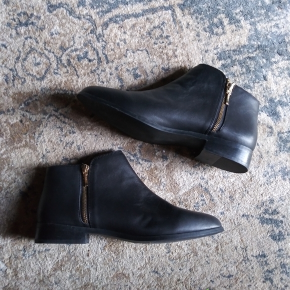 Nisolo | Lana Ankle Boots in Black - Picture 5 of 13